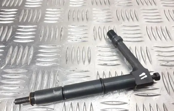 Nissan Almera N16 Fuel injector