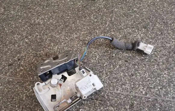 Mazda 3 I Tailgate/trunk/boot lock/catch/latch