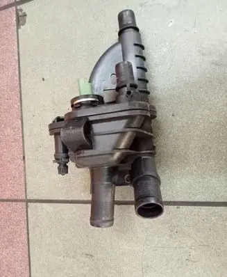 Peugeot Partner Thermostat housing 000