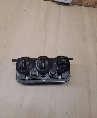 Mercedes-Benz A W168 Climate control unit 1688302085