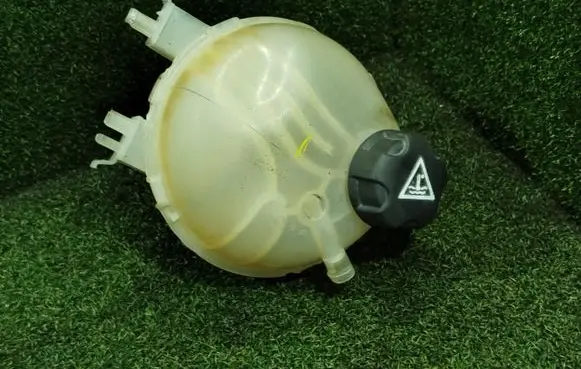 Fiat Scudo Coolant expansion tank/reservoir 9820083580