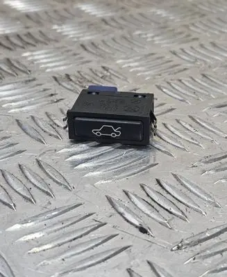 BMW 5 E39 Tailgate opening switch 8365579