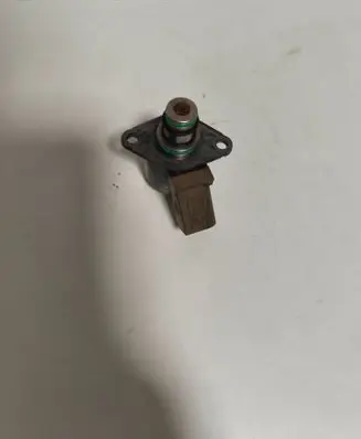 Mercedes-Benz Sprinter W906 Fuel pressure regulator 28233374 3067444702