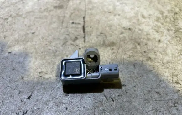 Renault Clio IV Airbag deployment crash/impact sensor 988339499R 5WK44444 101213