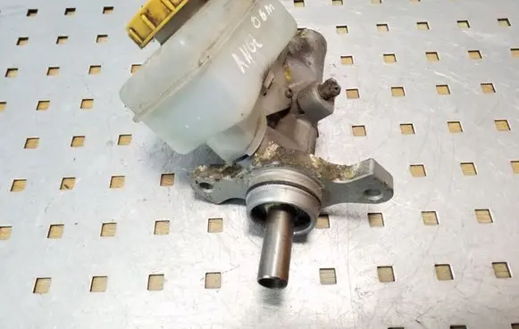 Subaru Legacy Master brake cylinder