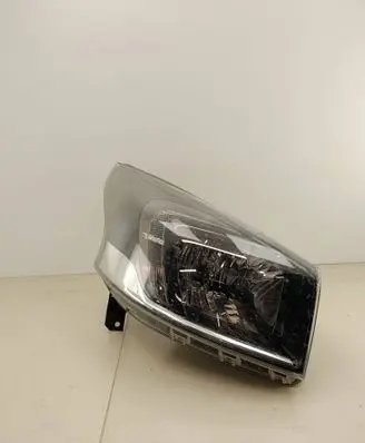 Opel Vivaro Headlight/headlamp 260106627R 95527871