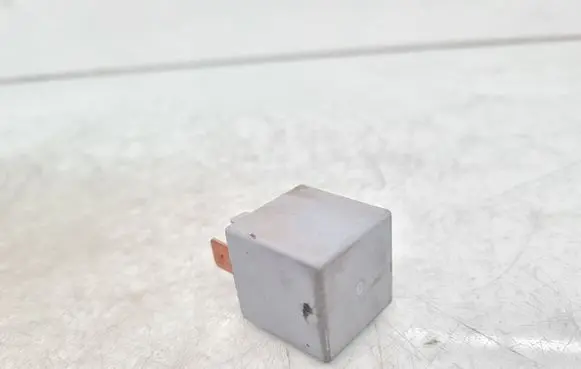 Volkswagen Golf III Other relay 50237010