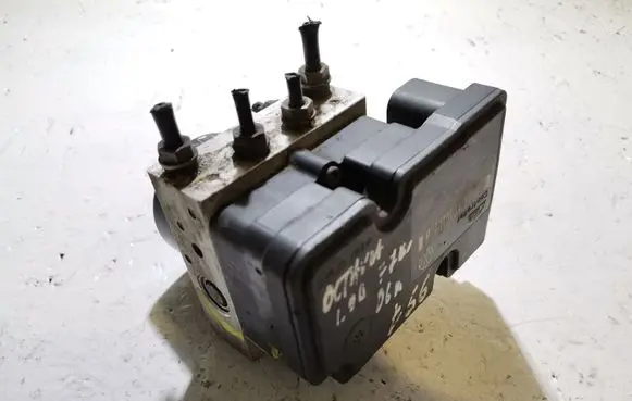Skoda Octavia Mk2 (1Z) ABS Pump 1K0907379AF