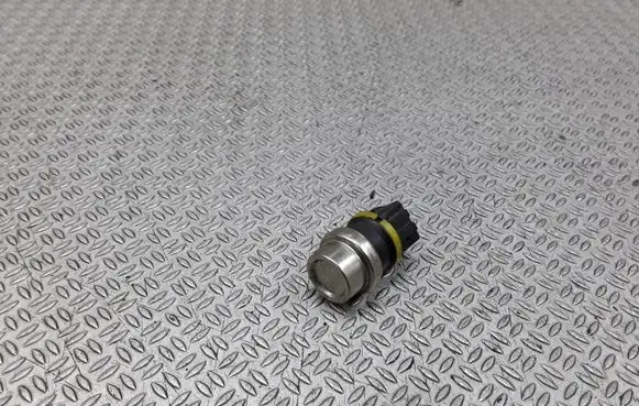 Volkswagen PASSAT B5 Coolant temperature sensor 6U0919501B