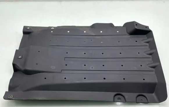 Center/middle under tray cover