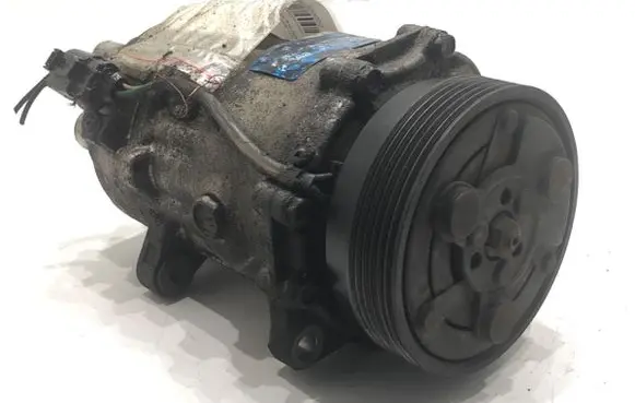 Volkswagen Golf IV Air conditioning (A/C) compressor (pump) 1J0820803K