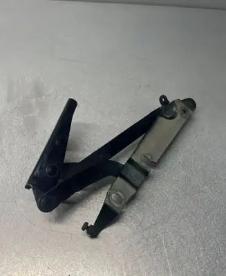Audi A4 S4 B6 8E 8H Tailgate/trunk/boot hinge 8H0827301
