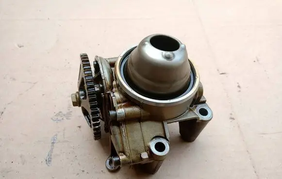 Seat Ibiza IV (6J,6P) Oil pump 03D115105G