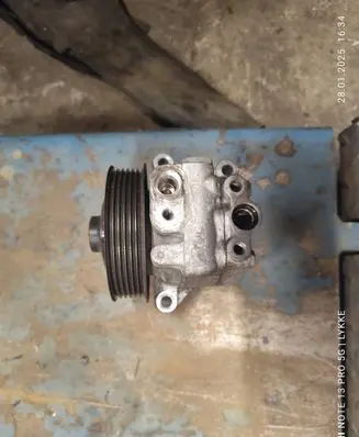 Jaguar XF X250 Power steering pump 8X233A696BA 83153319 B49110