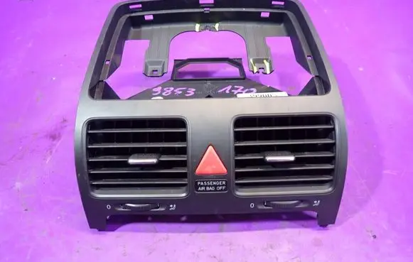 Volkswagen Golf IV Dashboard side air vent grill/cover trim