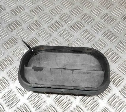 Quarter panel pressure vent