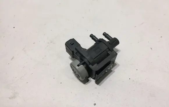 Volkswagen PASSAT B5.5 Vacuum valve 1J0906283A