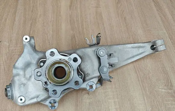 BMW 5 G30 G31 G38 Front wheel hub 6884385 6899175