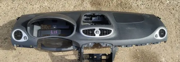 Renault Clio III Dashboard 8200836949