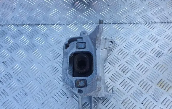 Renault Kadjar Gearbox mounting bracket PU7352