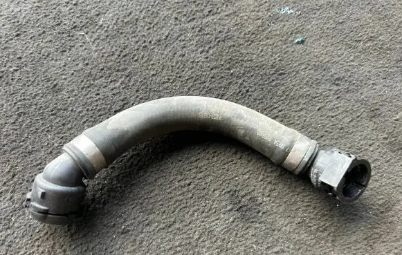 BMW X6 E71 Engine coolant pipe/hose 7576367