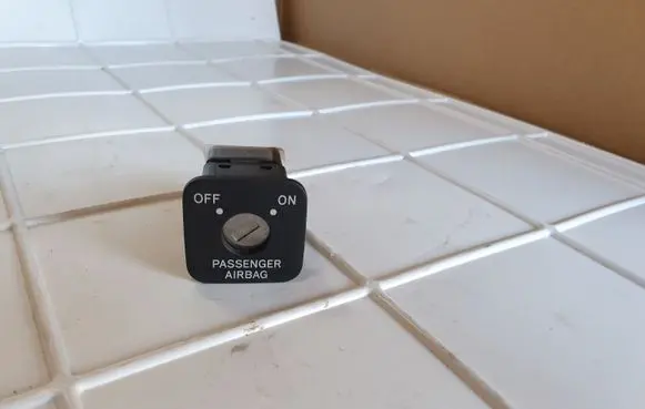 Passenger airbag on/off switch