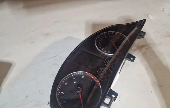 Volkswagen Scirocco Speedometer (instrument cluster) 1K8920870F