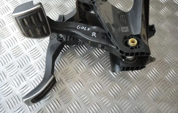 Volkswagen Golf VII Brake pedal 5Q1723058AC