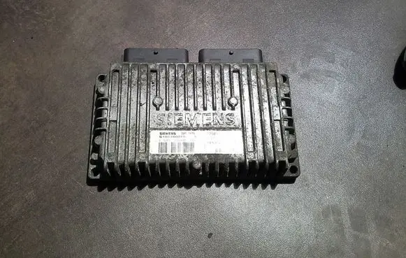 Renault Megane I Engine control unit/module S105280015A