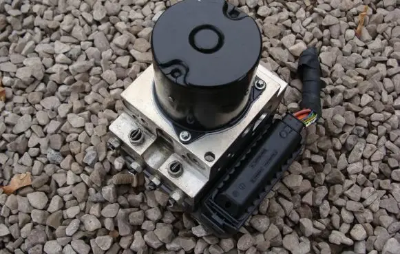 BMW 5 E60 E61 ABS Pump 6783360