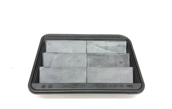 Quarter panel pressure vent