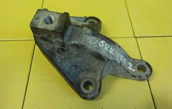 Ford Focus Gearbox mounting bracket CV617M125VA