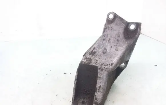 Audi A4 S4 B5 8D Engine mounting bracket 8D0199307L