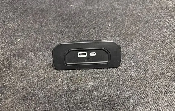Ford Explorer VI USB socket connector 102701013DB 10150391 102791013DB