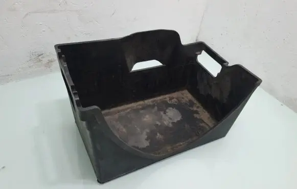 Battery box tray
