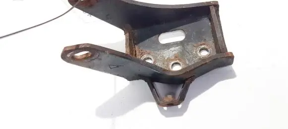 Toyota Avensis Verso Engine mounting bracket