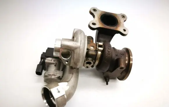 Volkswagen Golf VII Turbo 04E145725AK 04E145721R