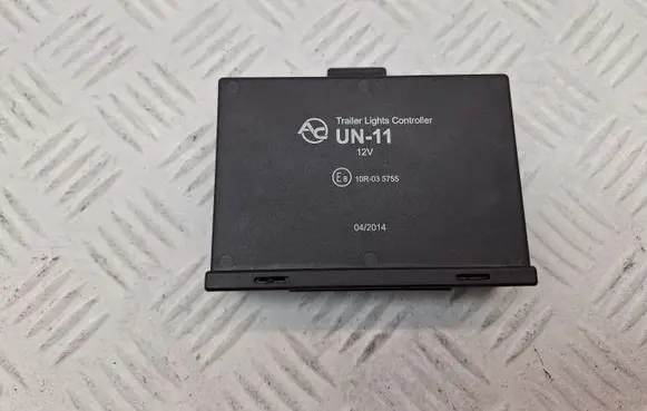 Toyota Avensis T270 Tow bar trailer control unit/module 10R035755 UN11