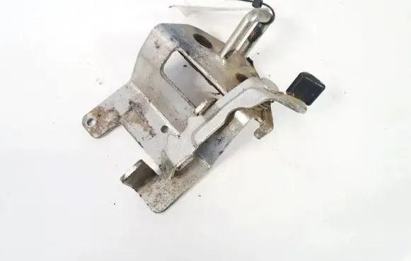 Skoda Octavia Mk2 (1Z) Rear door lock loop/hook striker 1z9827511c