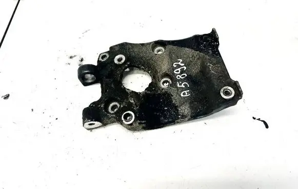 Peugeot 407 Engine mounting bracket 