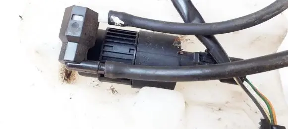 Renault Megane I Windscreen/windshield washer pump
