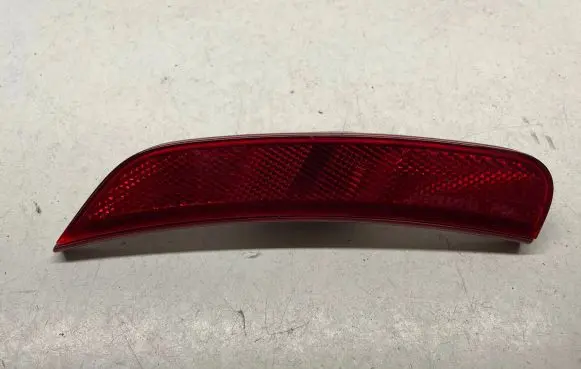 Chrysler Pacifica Rear tail light reflector 68229425AA