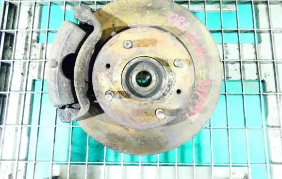 Front wheel hub spindle knuckle