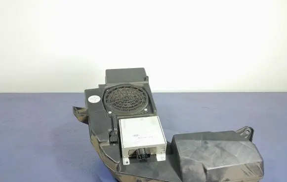 Audi A4 S4 B7 8E 8H Subwoofer speaker 8E9035382