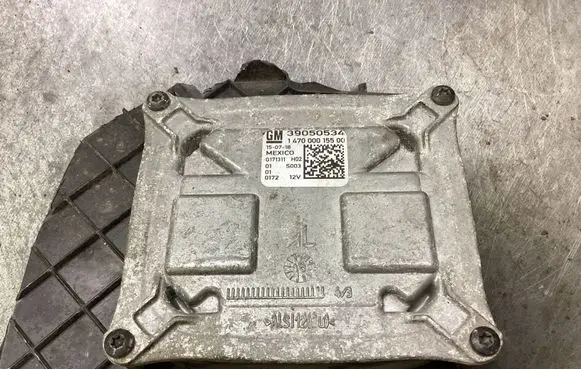 Opel Zafira C LED ballast control module 39050534 147000015500