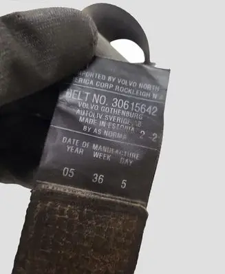 Volvo V50 Middle seatbelt (rear) 30615642 046367 57057501X