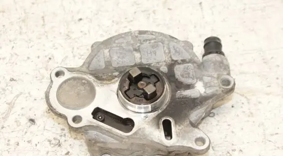 Audi Q3 8U Vacuum pump 03L145100F