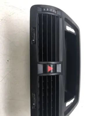 Skoda Octavia Mk2 (1Z) Dash center air vent grill 1Z0820851