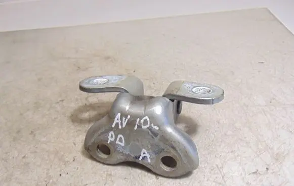 Toyota Avensis T270 Front door lower hinge 