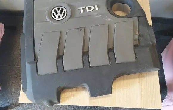 Volkswagen Polo V 6R Engine cover (trim) 03L103925AR